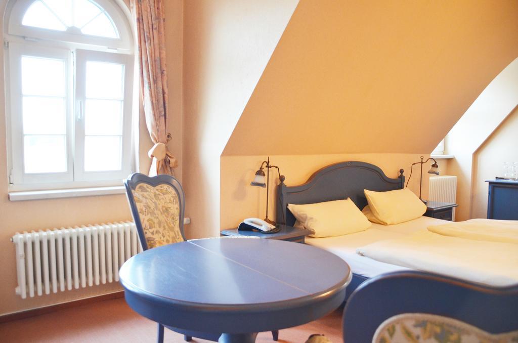 Hotel Alt-Karow Берлин Екстериор снимка