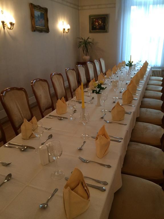 Hotel Alt-Karow Берлин Екстериор снимка